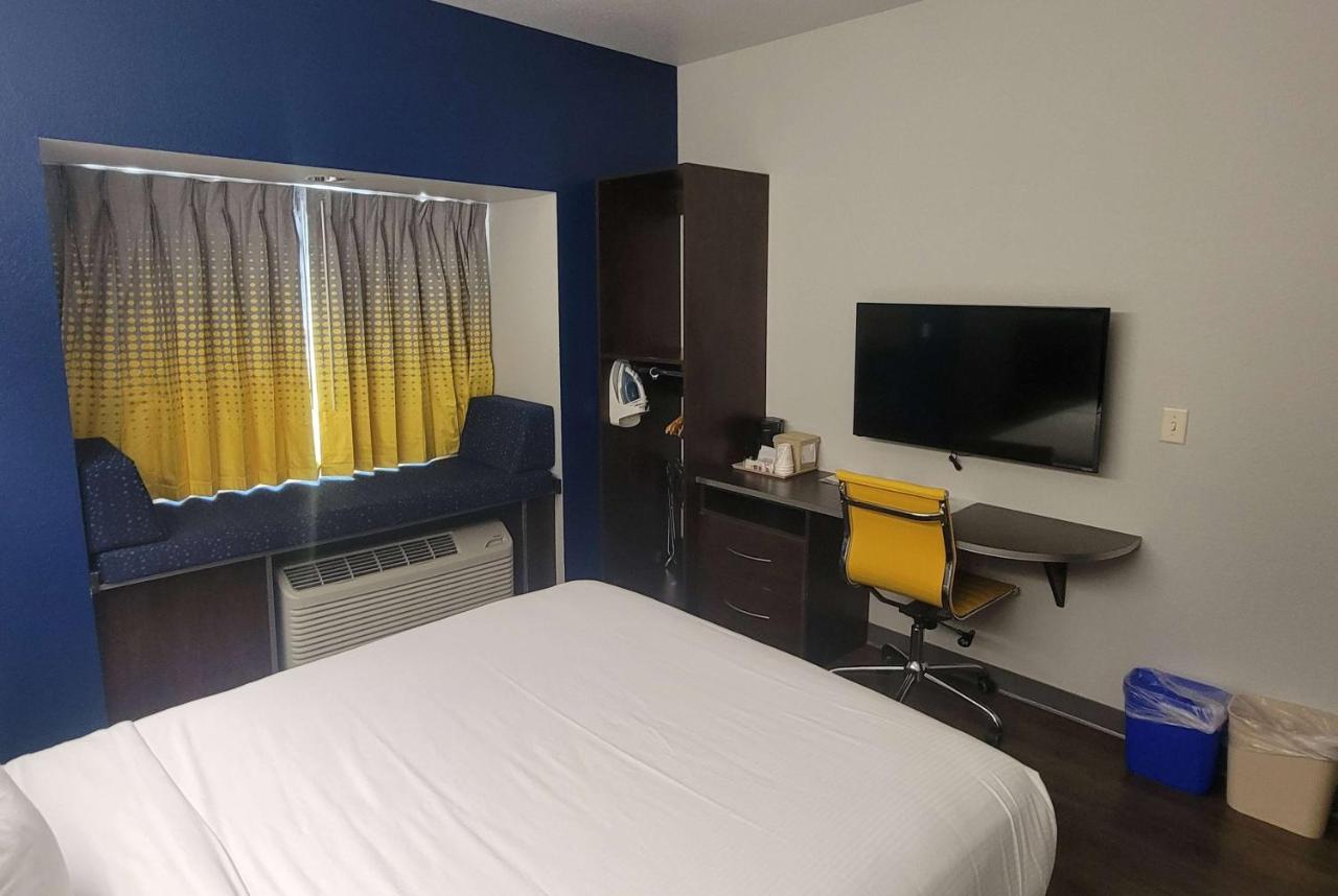 Microtel Inn & Suites By Wyndham Bluffs Council Bluffs Exterior foto