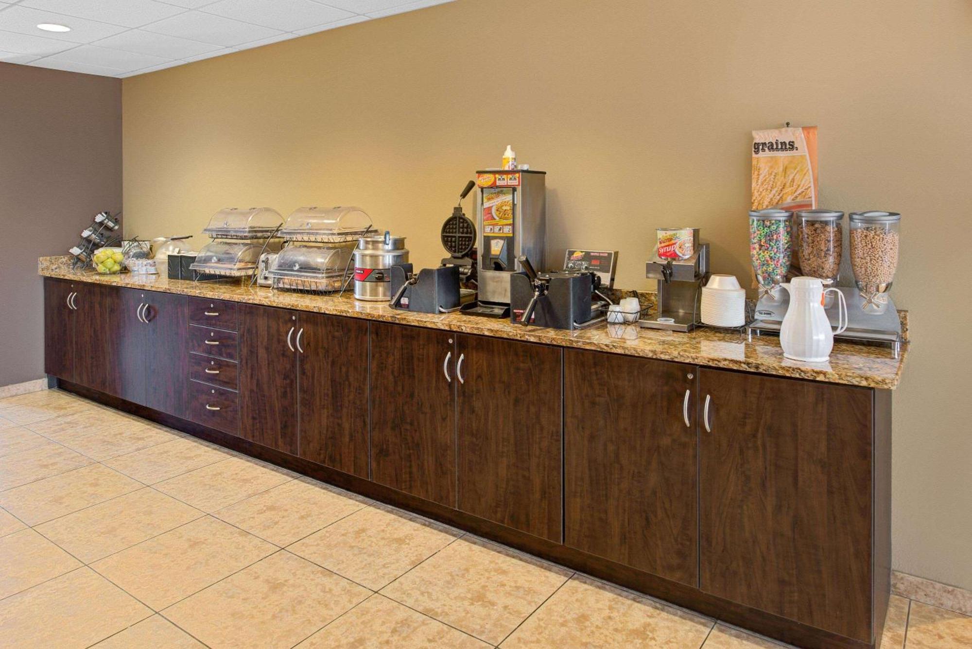 Microtel Inn & Suites By Wyndham Bluffs Council Bluffs Exterior foto