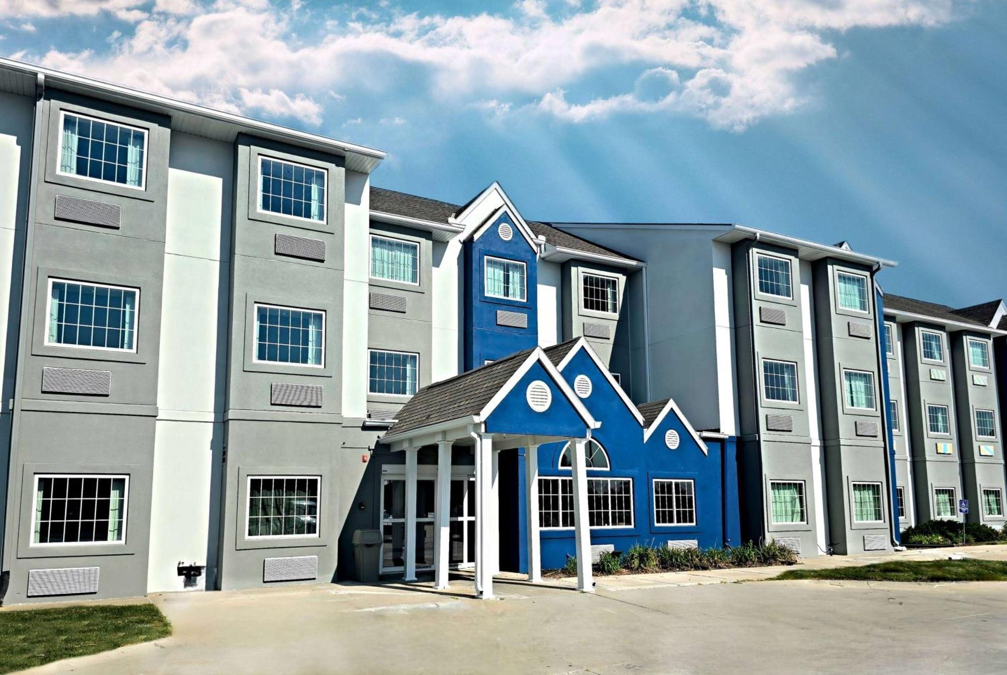 Microtel Inn & Suites By Wyndham Bluffs Council Bluffs Exterior foto
